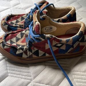 Youth Hooey sneaker type shoes